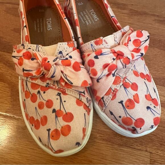 TOMS Sneakers Cherry Print Bow Toms sz 11 Sneakers - Picture 8 of 9